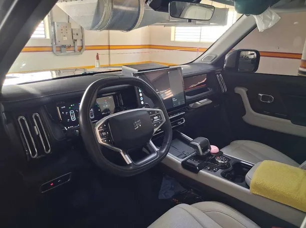 Car image 11