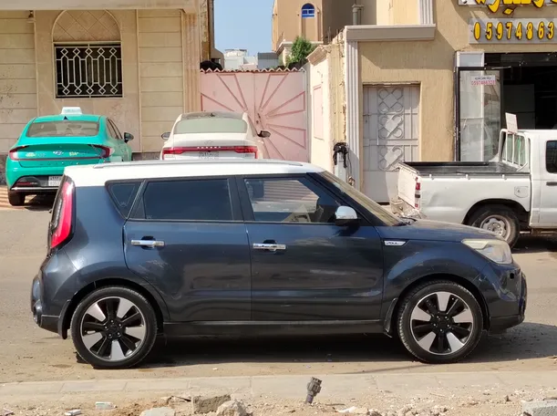 Car image 5