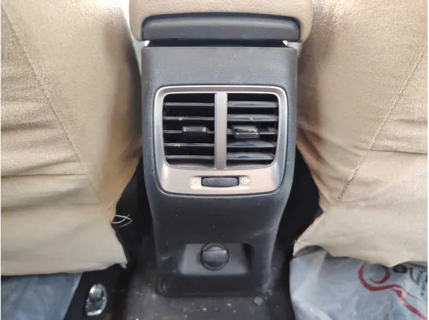 Car image 29