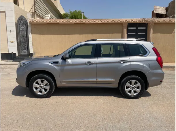 Car image 8