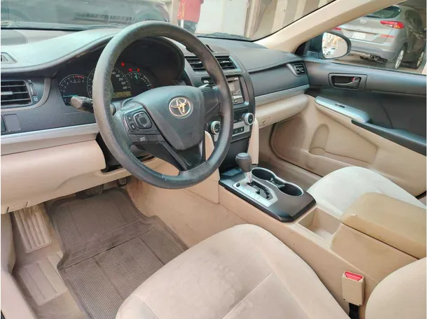 Car image 14