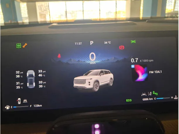 Car image 18