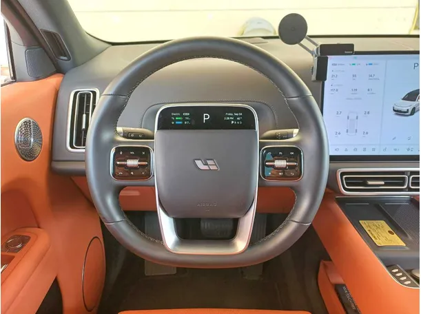 Car image 16