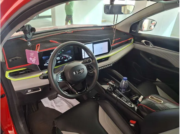 Car image 9