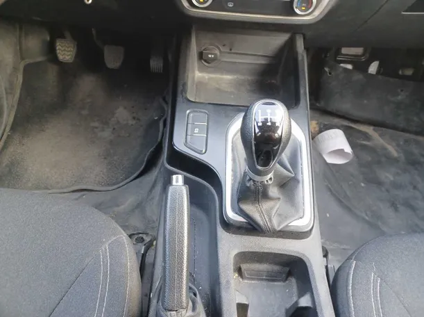Car image 13