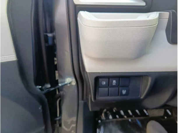 Car image 31
