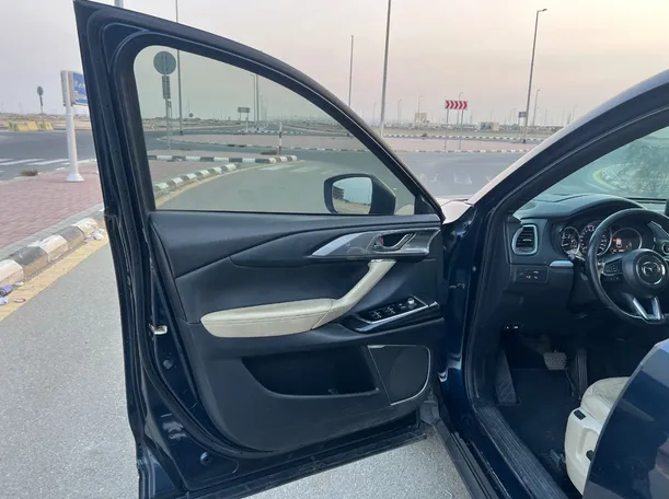 Car image 10