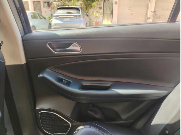 Car image 40
