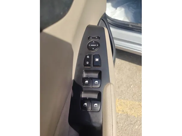 Car image 27