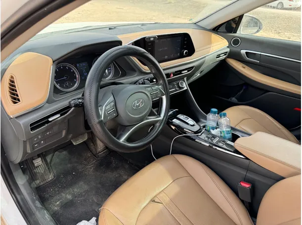 Car image 9