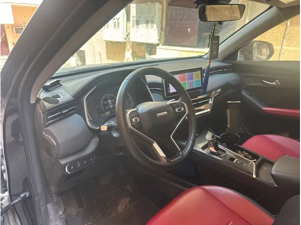 Car image 12