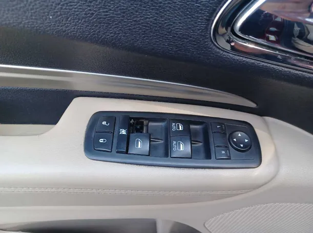 Car image 23