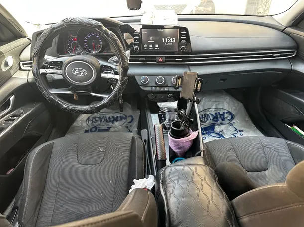 Car image 16