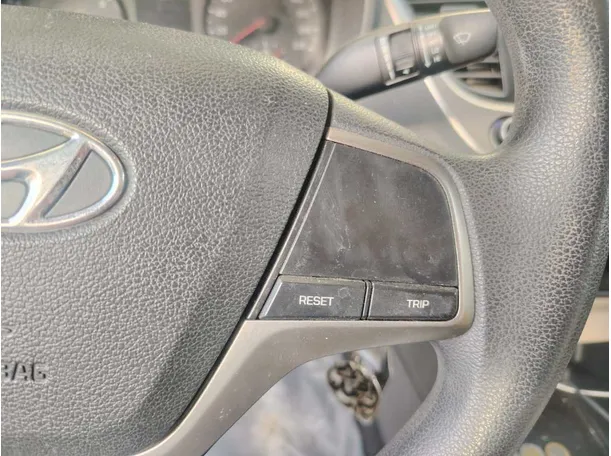 Car image 34