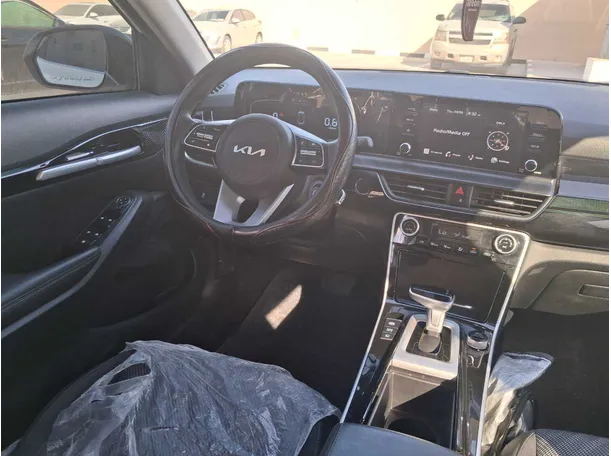 Car image 17