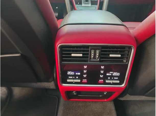 Car image 40