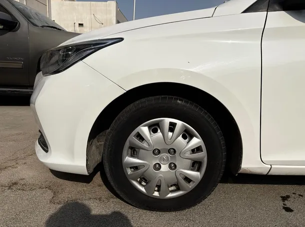 Car image 9