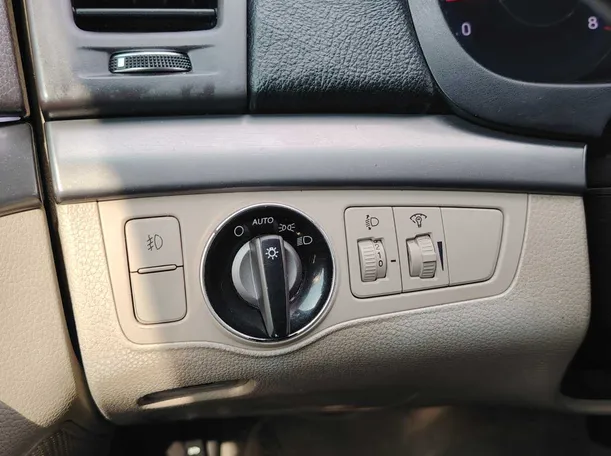 Car image 29