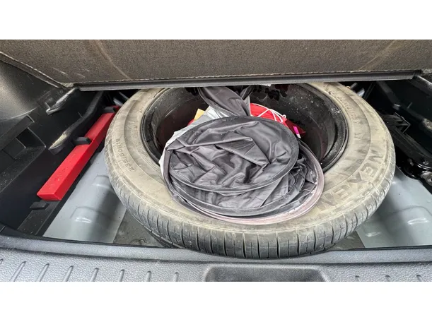 Car image 27