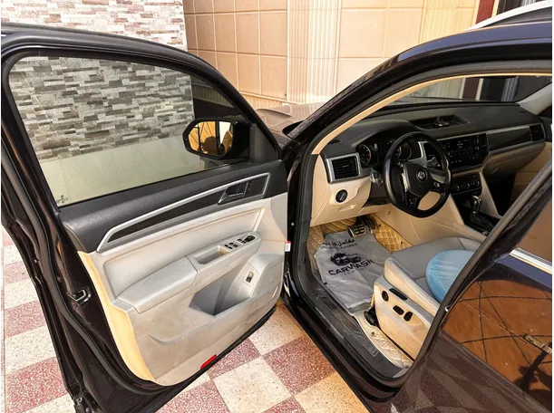 Car image 10
