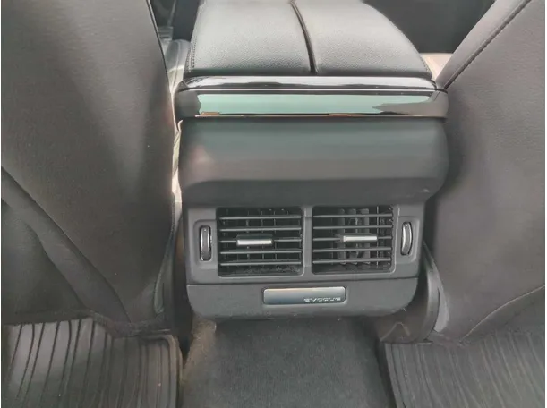 Car image 33