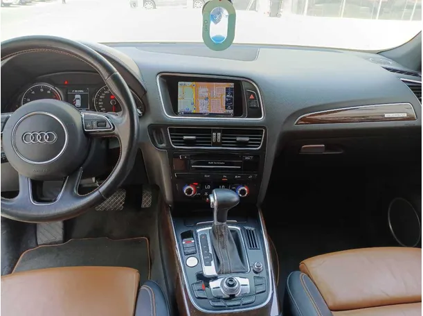 Car image 18