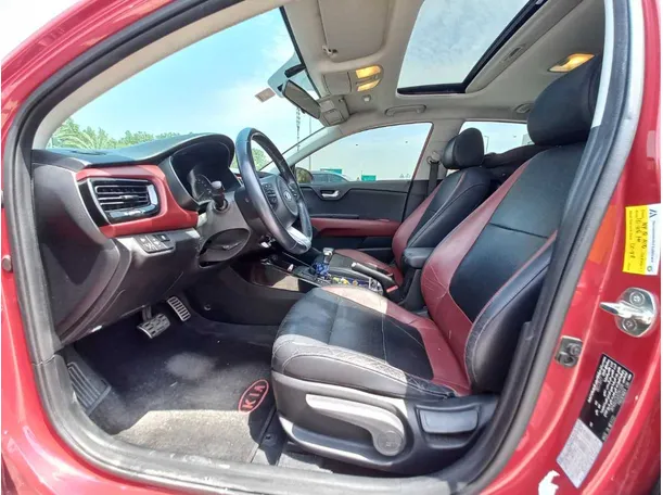 Car image 12