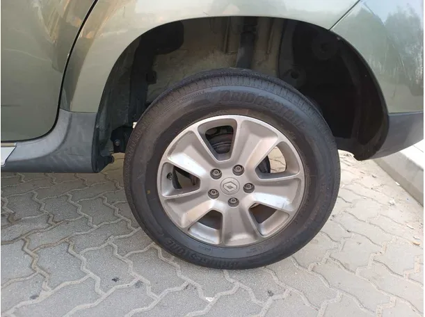 Car image 9