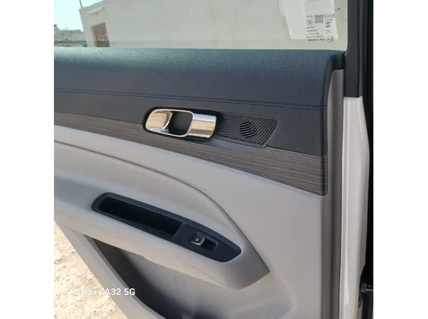 Car image 30