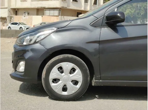 Car image 9