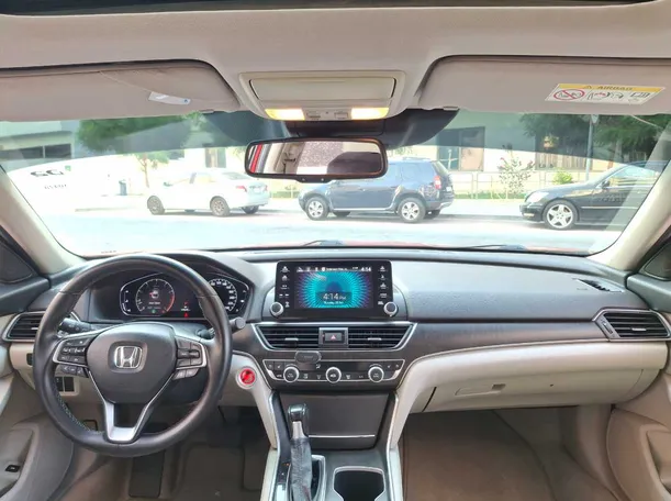 Car image 17