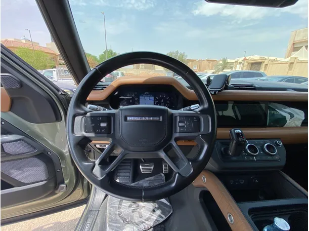 Car image 18