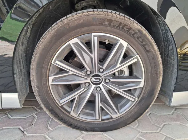 Car image 9