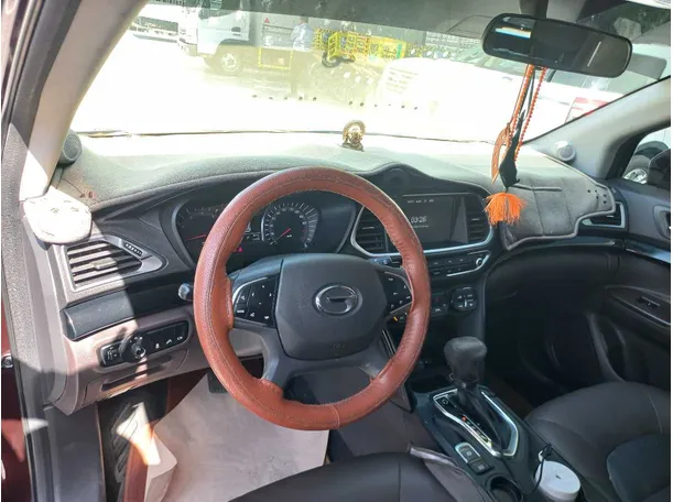 Car image 11
