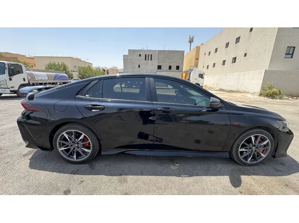 Car image 4