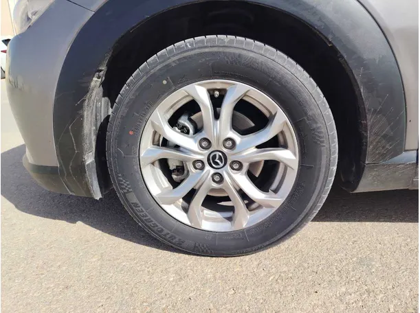 Car image 10
