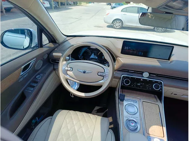 Car image 26