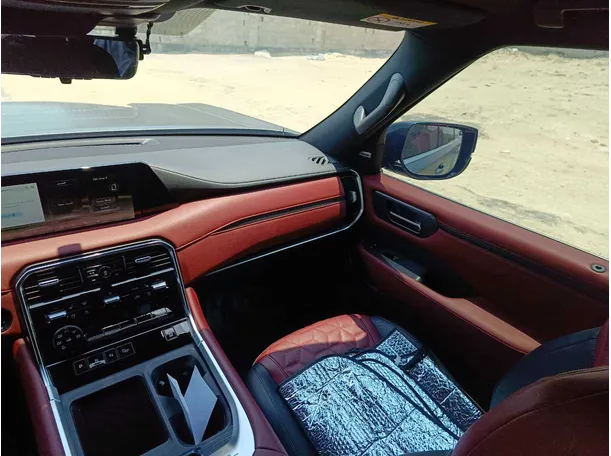Car image 24
