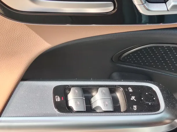 Car image 38
