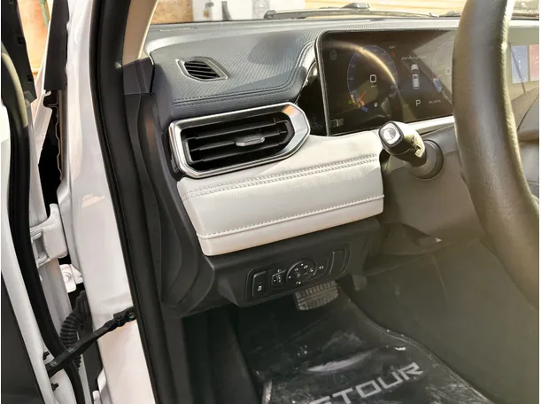 Car image 26