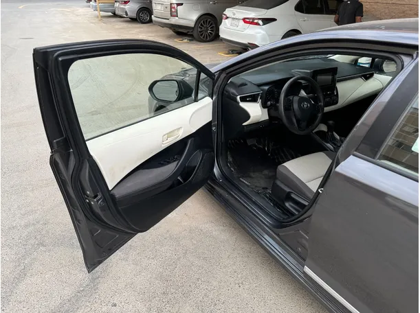Car image 10