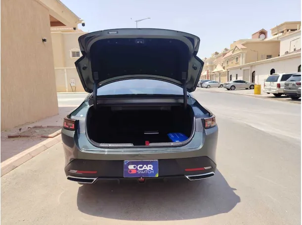 Car image 25