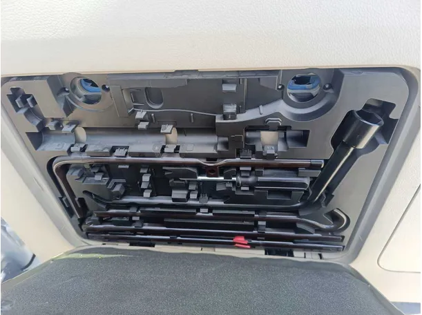 Car image 29