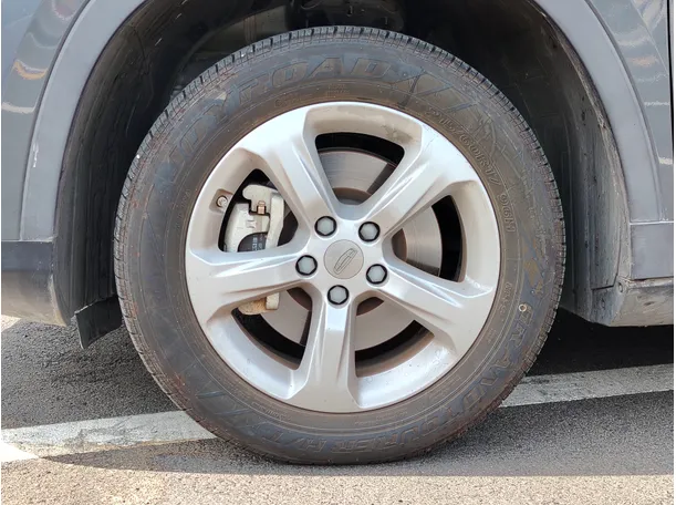 Car image 9