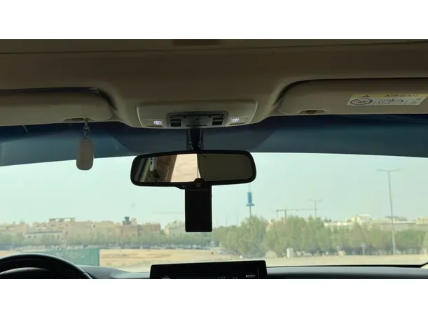 Car image 25
