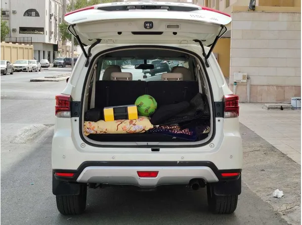 Car image 24
