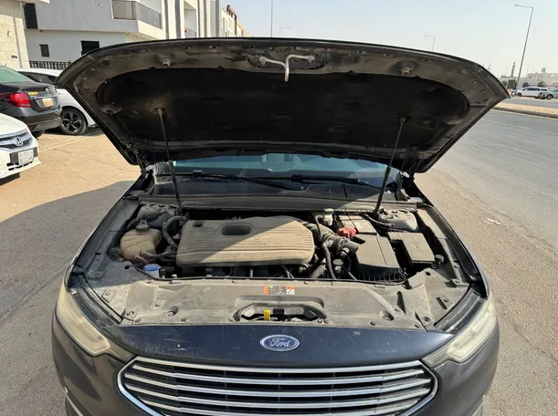Car image 26