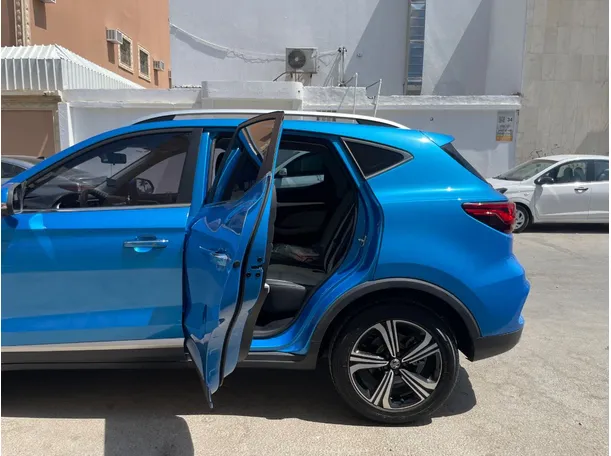 Car image 15