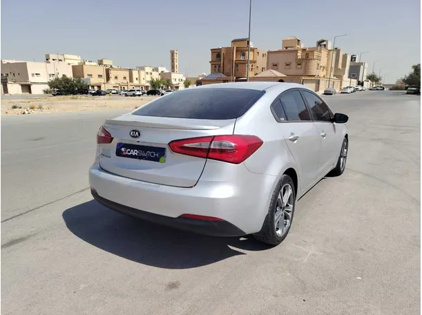 Car image 5