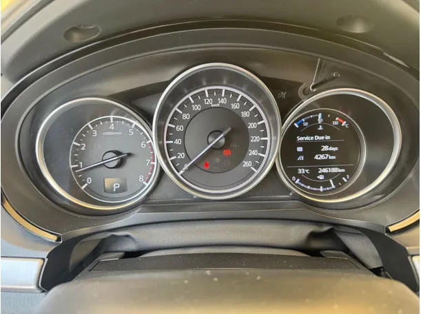 Car image 18